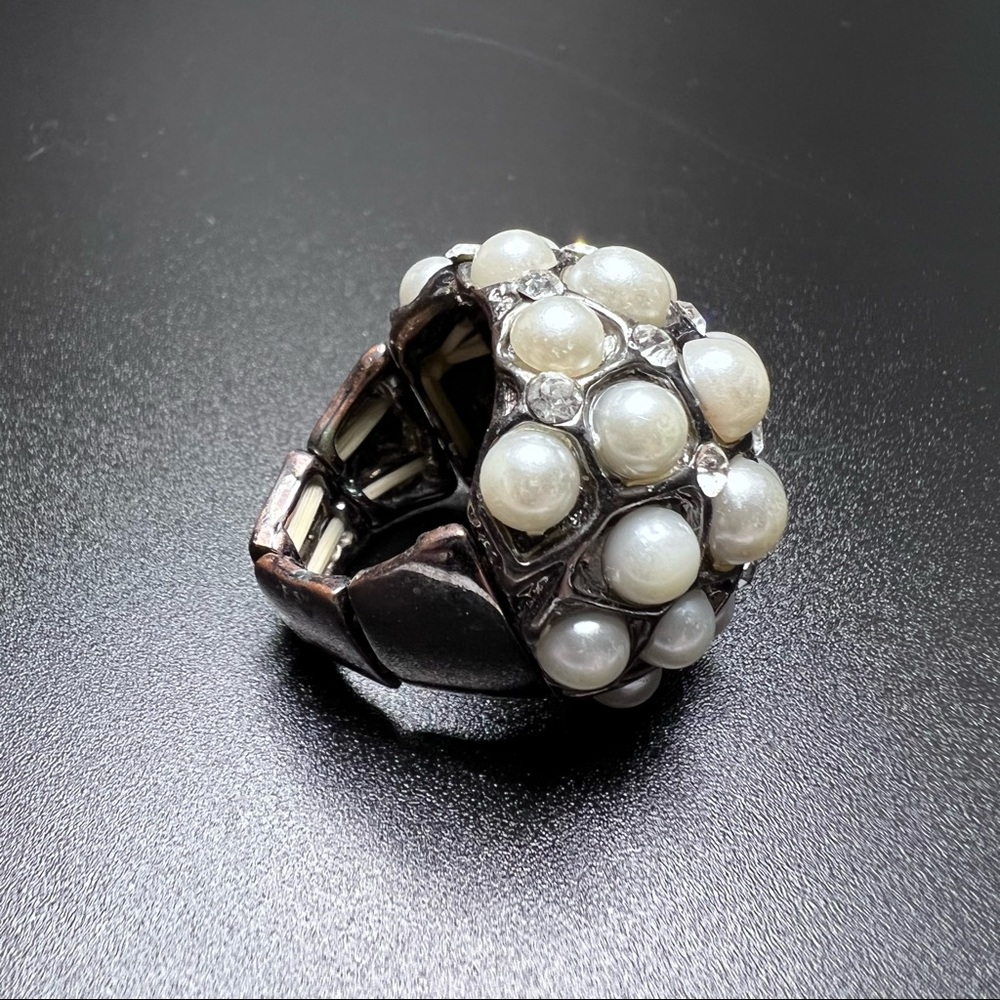 Vintage Statement Faux Pearl and Crystal Silver Toned Stretch Ring - Picture 2 of 6